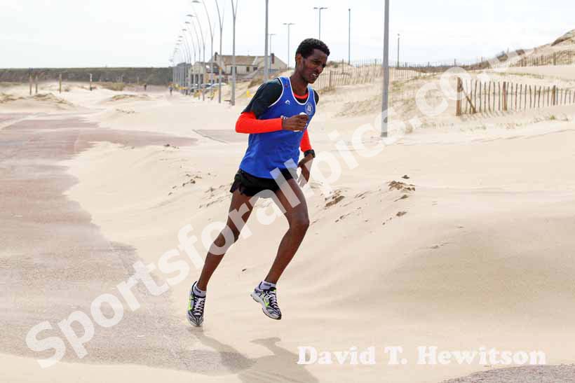 Weynay Ghebresilasie battles through a sand storm on his way to winning the Sand Dancer, South Shields.